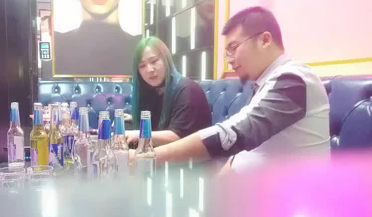 约会女老板K歌后直接酒店开房